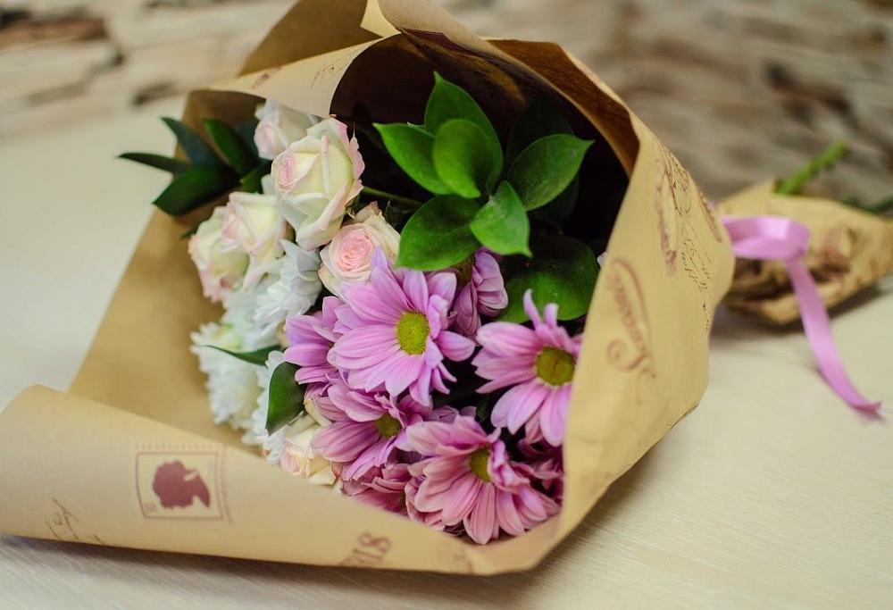 Букет цветов из: Розы и Хризантемы в Полярных Зорях