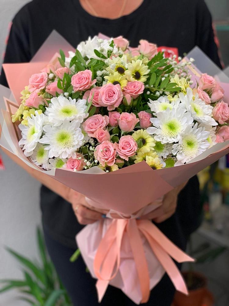 Букет цветов из: Розы и Хризантемы в Полярных Зорях