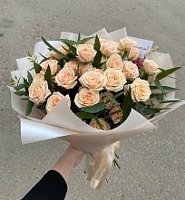 Букет Кремовые розы Латте в Полярных Зорях