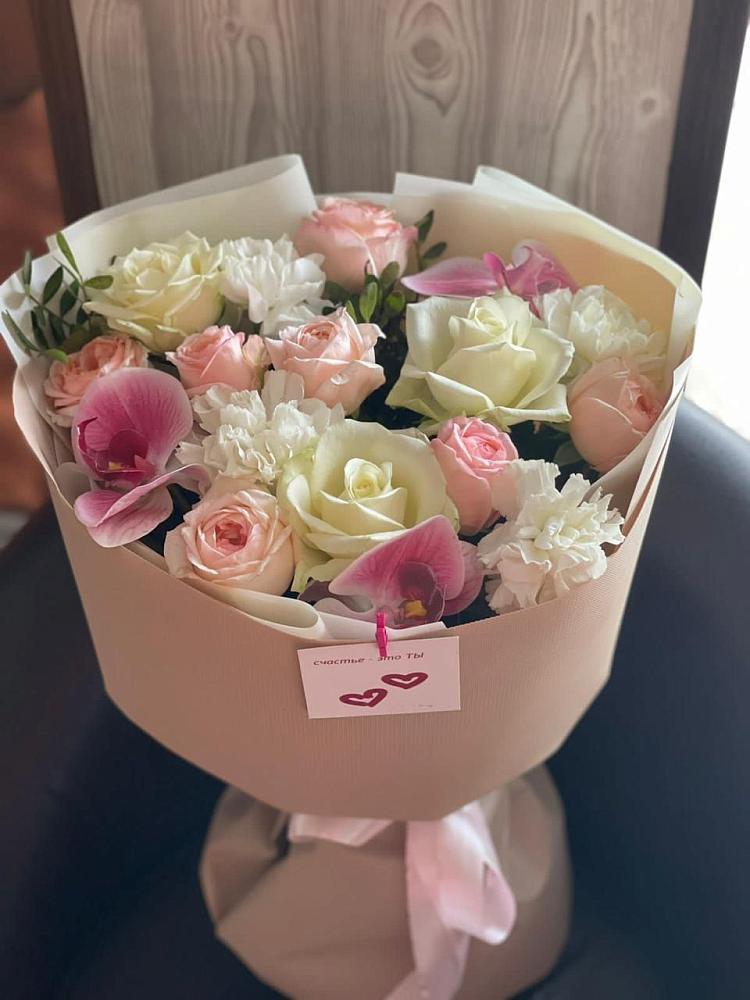 Букет цветов из: Орхидеи, Розы и Гвоздики в Полярных Зорях