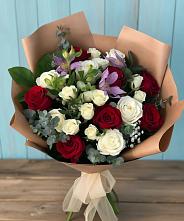 Букет цветов из:  Розы и Альстромерии в Полярных Зорях