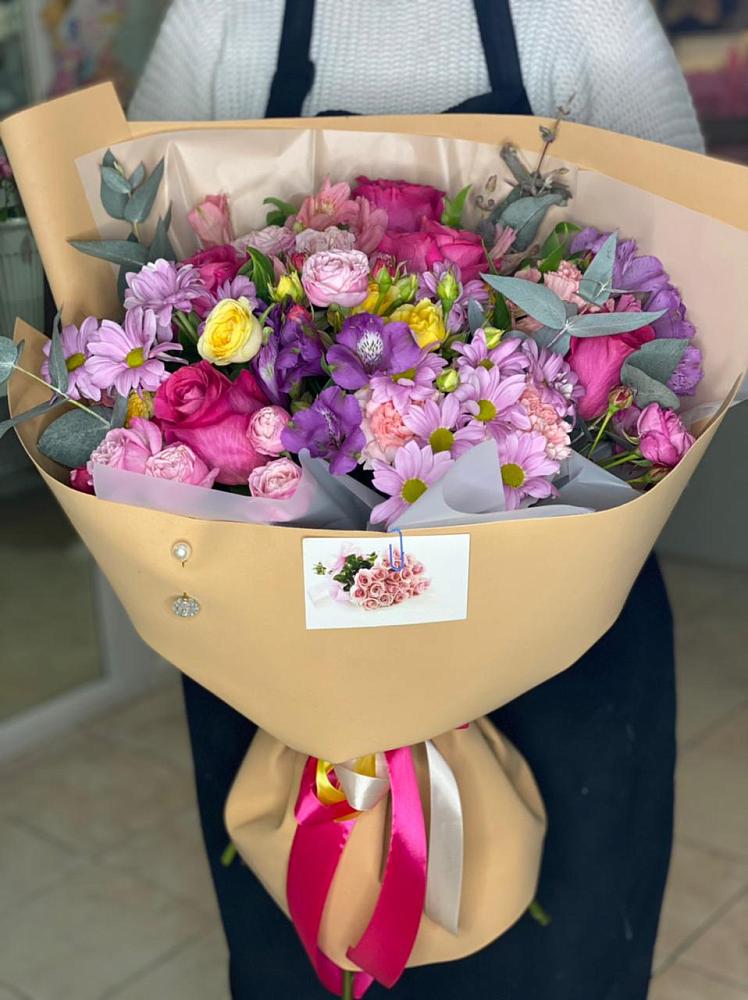 Букет цветов из: Хризантемы, Гвоздики и Альстромерии в Полярных Зорях