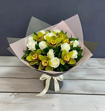 Букет цветов из:  Орхидеи и Розы в Полярных Зорях