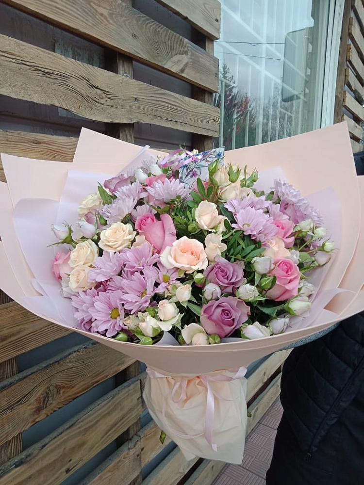 Букет цветов из: Розы и Хризантемы в Полярных Зорях