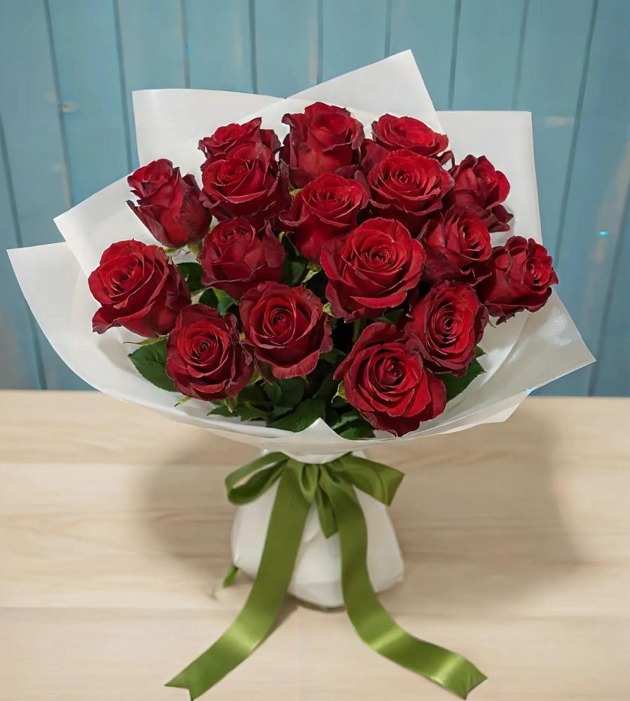 Букет Красные розы в Полярных Зорях