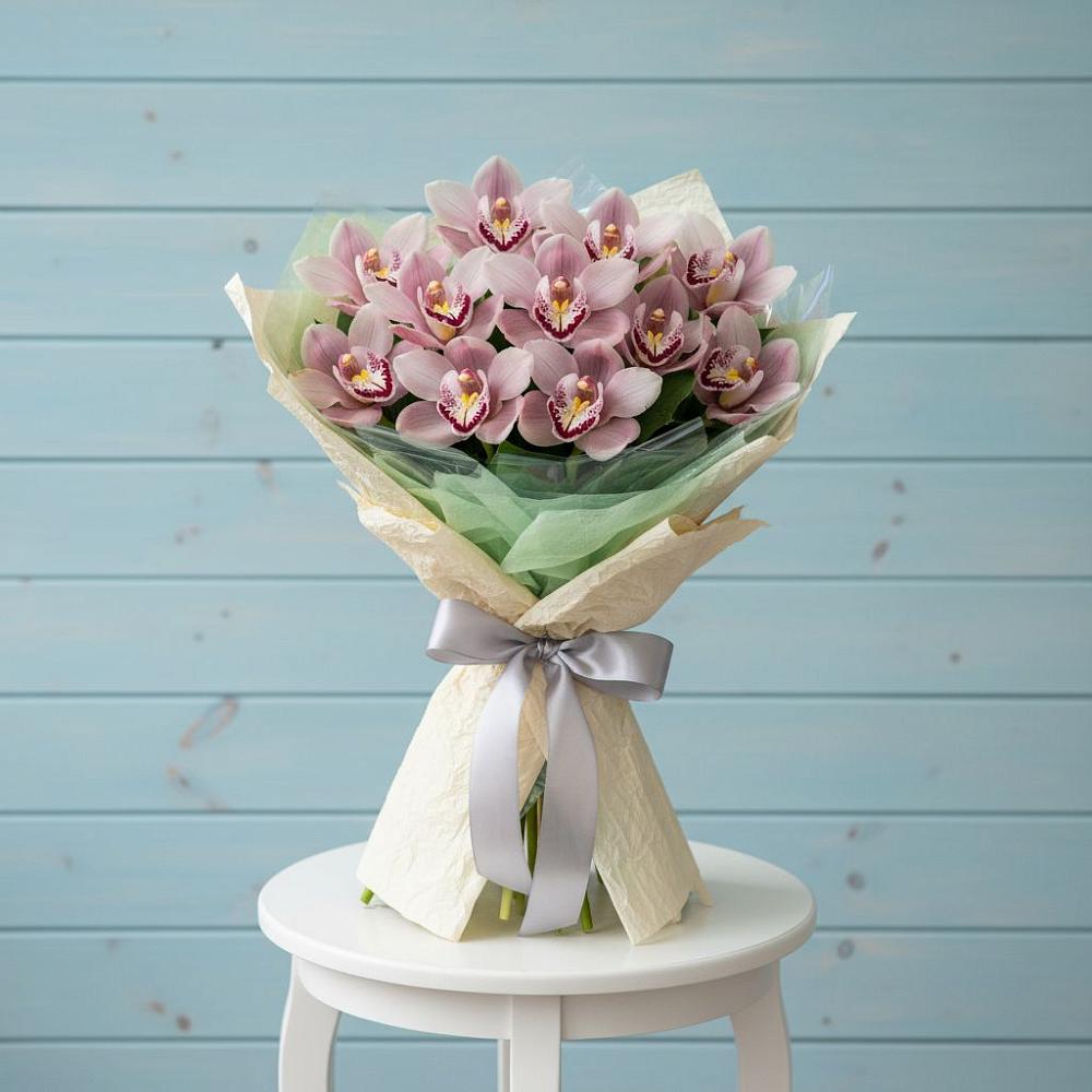 Букет цветов из: Орхидеи и Розы в Полярных Зорях