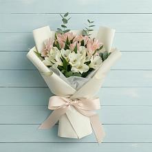 Букет цветов из:  Альстромерии в Полярных Зорях