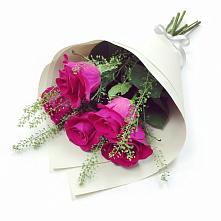 Букет цветов из:  Розы в Полярных Зорях