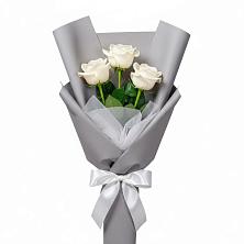 Букет 3 белые розы в Полярных Зорях