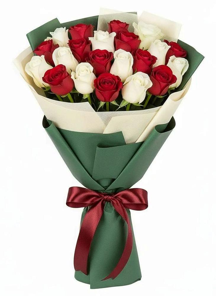 Букет Микс из красных и белых роз в Полярных Зорях