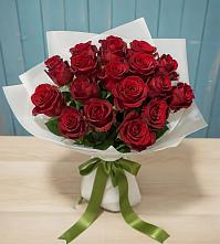 Букет Красные розы в Полярных Зорях