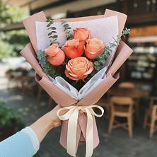 Букет цветов из:  Розы в Полярных Зорях