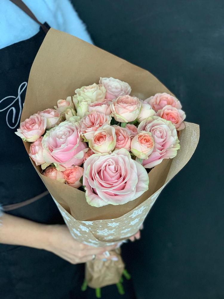 Букет цветов из: Хризантемы и Розы в Полярных Зорях