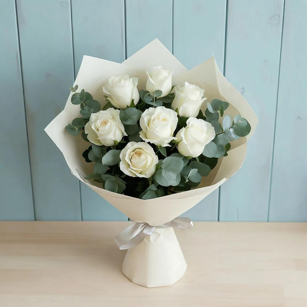 Букет Белые розы в Эвкалипте в Полярных Зорях