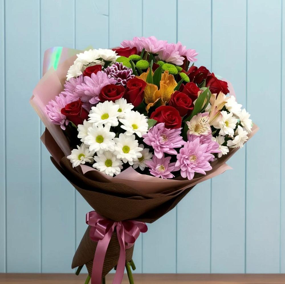 Букет цветов из: Розы, Хризантемы и Альстромерии в Полярных Зорях