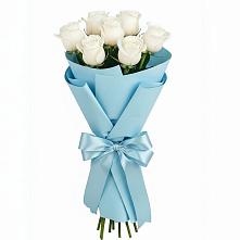 Букет 7 белых роз Проуд в Полярных Зорях