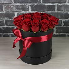 Цветочная композиция из Розы в шляпной коробке в Полярных Зорях