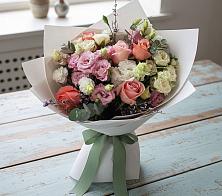 Букет цветов из:  Розы, Лизиантусы и Гвоздики в Полярных Зорях