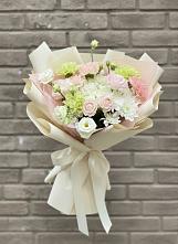 Букет цветов из:  Гвоздики, Розы, Лизиантусы и Хризантемы в Полярных Зорях