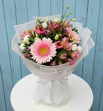 Букет цветов из:  Герберы, Альстромерии и Лизиантусы в Полярных Зорях