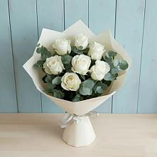 Букет Белые розы в Эвкалипте в Полярных Зорях