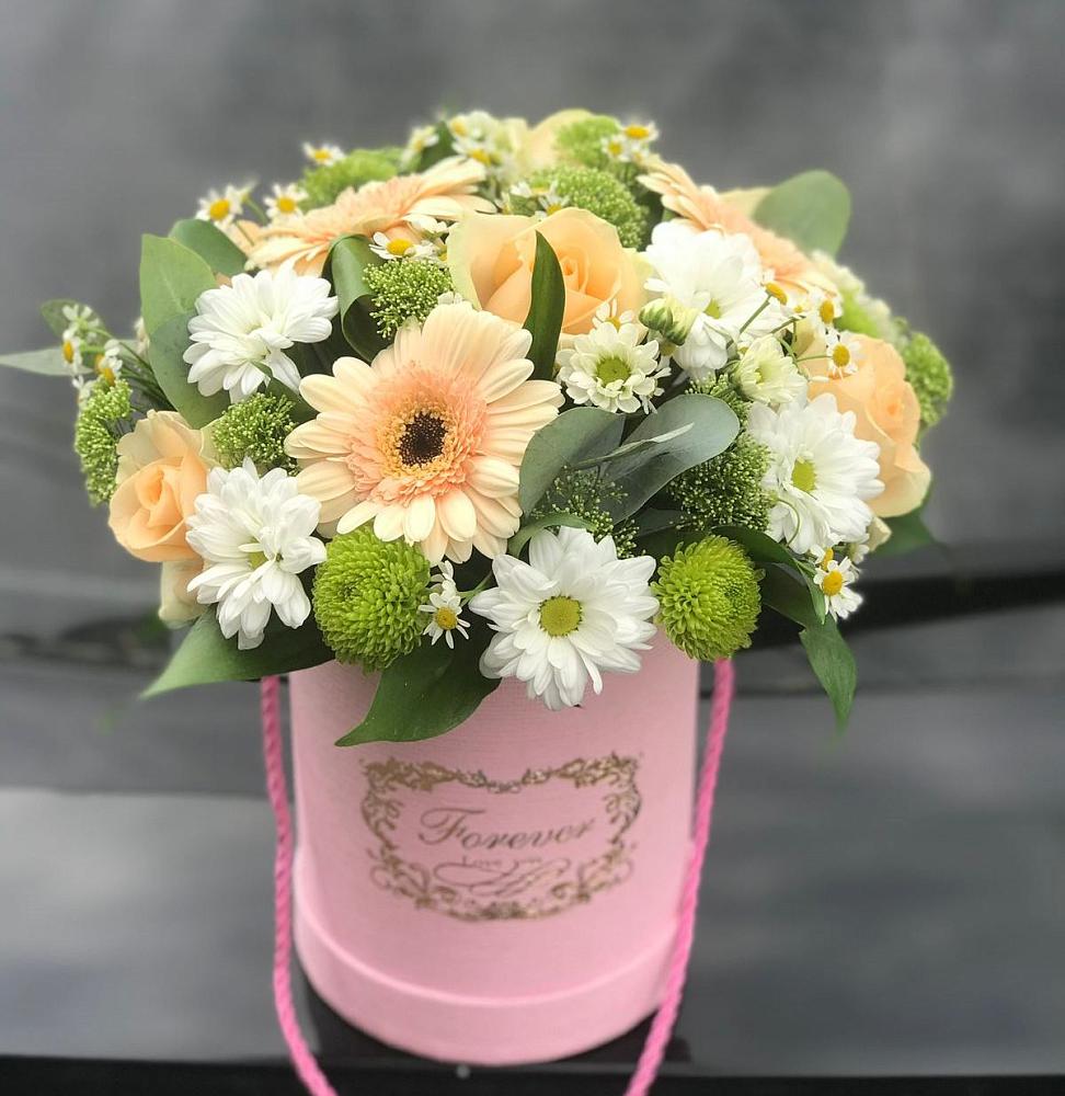 Цветочная композиция из Розы, Герберы и Хризантемы в шляпной коробке в Полярных Зорях