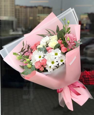 Букет цветов из: Розы, Лизиантусы и Хризантемы в Полярных Зорях