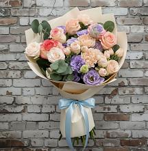 Букет цветов из:  Розы, Лизиантусы и Гвоздики в Полярных Зорях