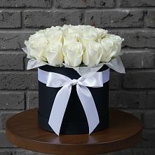 Цветочная композиция из Розы в шляпной коробке #REPLACE_PRED# Полярных Зорях